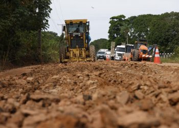 Wilson Lima assina ordens de serviço para recuperação da AM-254 e obras do sistema viário em Autazes