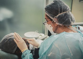 Prefeitura de Manaus oferta próteses para reabilitação de mutilações da boca e face em parceria com UEA