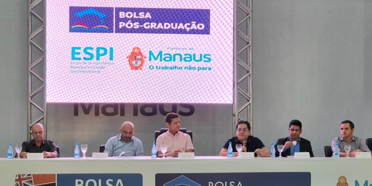 Prefeitura de Manaus lança editais dos programas  Bolsa Idiomas e Bolsa Pós-Graduação para 2026