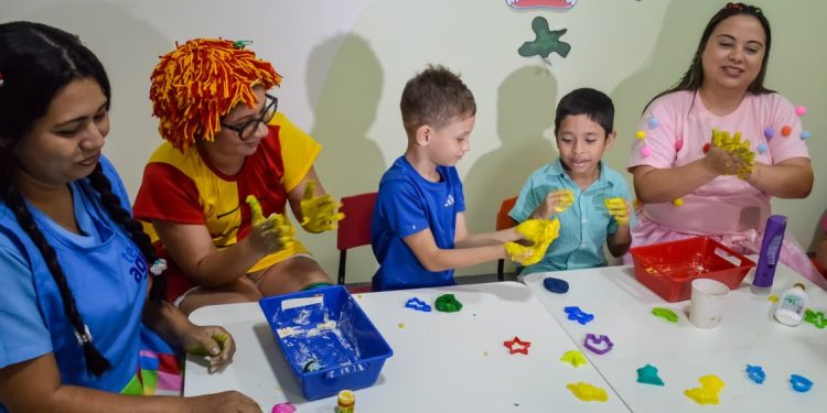 Abril Azul: Rede TEA amplia atenção especializada ao autista e soma mais de 72 mil atendimentos