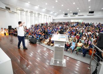 Prefeito Renato Junior sanciona lei histórica e garante  indenização a mais de 1,8 mil agentes de saúde em Manaus