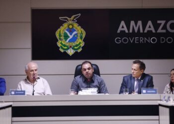 Governador Roberto Cidade anuncia antecipação da  primeira parcela do 13º salário para 23 e 24 de julho